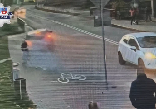 Rozpędzony opel minął dziecko o centymetry. To nagranie spod Olsztyna pokazuje, jak blisko było tragedii