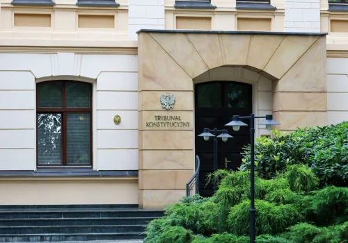 „Tusk przeciwko Godzilli”. Tak ukraińskie media opisują spór o TK