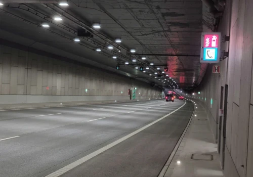 Ponad 60 mln aut i tylko sześć zdarzeń. W tunelach na S52 GDDKiA podnosi limit do 100 km/h
