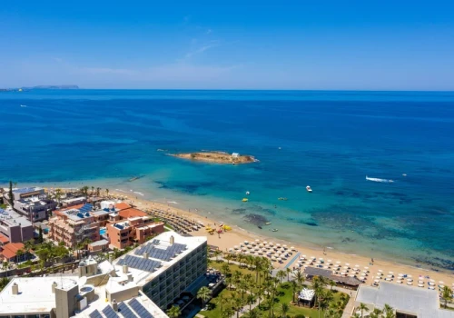 Piaszczyste plaże, hotel i 25 stopni. To last minute kosztuje tylko 1016 zł