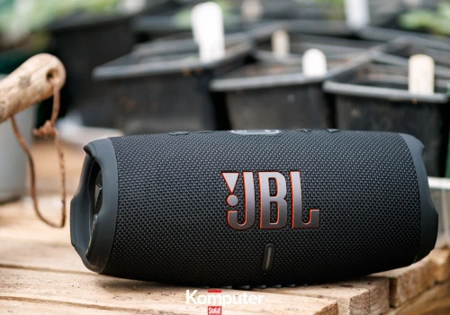 Małe głośniki Bluetooth podbijają rynek. Polacy stawiają na mobilność i wygodę