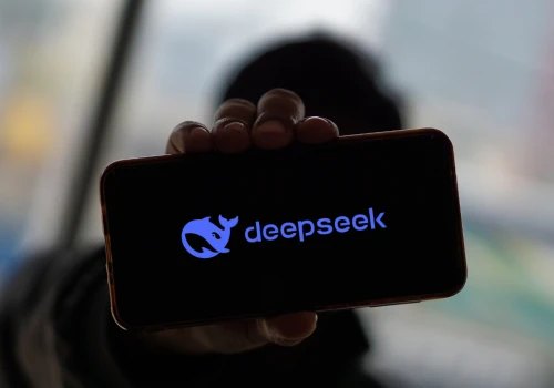Amerykanie każą usunąć chińską AI z urzędów. DeepSeek ma problem