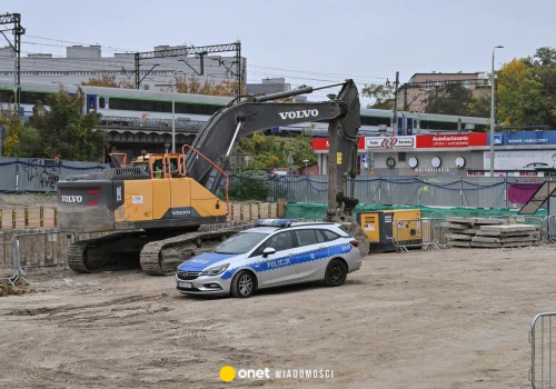 Ewakuacja we Wrocławiu. Saperzy rozbrajają 250-kilogramową bombę z II WŚ