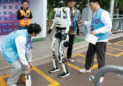 Roboty robią salta i biegają szybciej od Bolta. Sprzedaż? 7 tys.