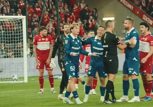 Tego w telewizji nie zobaczycie. Sporo emocji w meczu Wisły Kraków z Widzewem Łódź