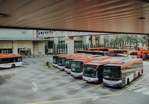Praca kierowcy autobusu w Holandii. Jakie warunki trzeba spełnić przed wyjazdem?