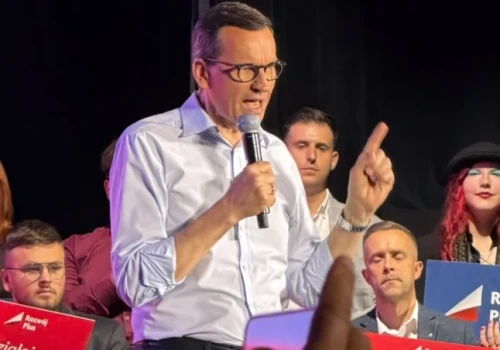 „Plan dla Polski”. Były premier przedstawił program Stowarzyszenia Rozwój Plus