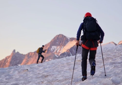 Ciepło, sucho i stabilnie – jak wybrać idealne buty trekkingowe na zimowe szlaki?