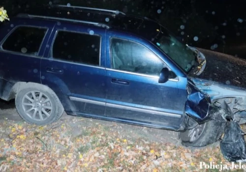 Ukradł Jeepa i uderzył w lampę. Miał 2 promile alkoholu