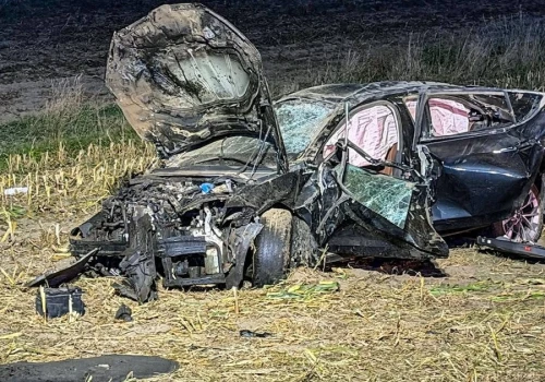 Auto osobowe dachowało w powiecie słupeckim. Kierowca w szpitalu