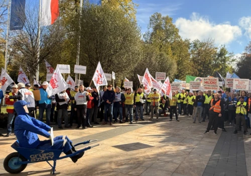 Związkowcy z Grupy Azoty żądają podwyżek. „Coraz więcej dyrektorów, a nic dla pracownika”