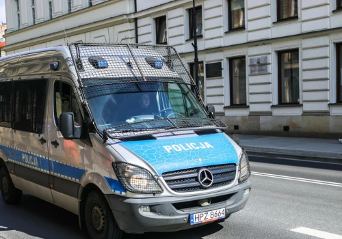 Incydent przed siedzibą resortów. Senior miał kanister z łatwopalną cieczą