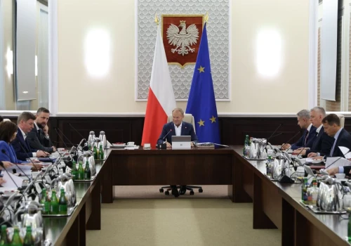 Rząd przyjął projekt ustawy o zmianie ustawy – Karta Nauczyciela. Chodzi o zmianę wskaźnika służącego do obliczania średniego wynagrodzenia dla nauczycieli początkujących
