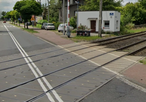 Likwidują budki z dróżnikami. Skróci się czas oczekiwania na przejazd pociągu?
