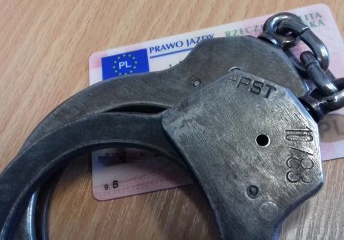 34-latek kierował autem mimo cofniętych uprawnień