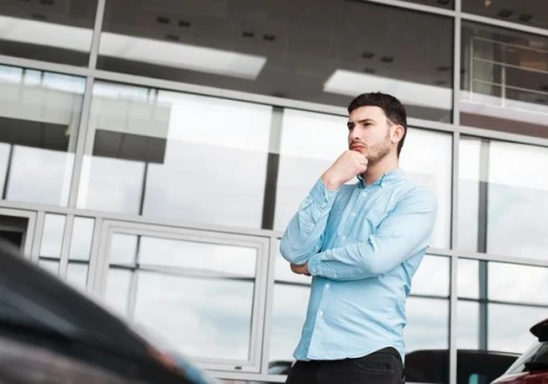 Auto do firmy w listopadzie, grudniu czy styczniu? Kiedy kupić lub wziąć w leasing samochód, żeby zapłacić mniejszy podatek