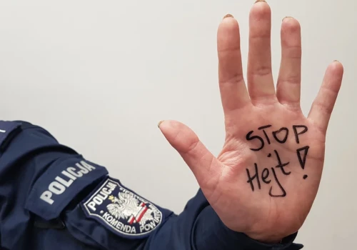 Policja wkracza do szkół w Gdyni. Walczą z hejtem w sieci