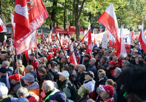 „Zasłona dymna”. Poseł koalicji rządzącej o sporze wokół TK