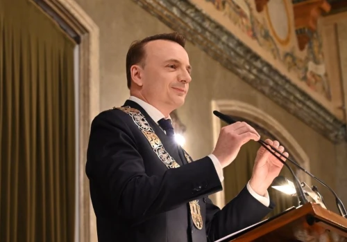 Gibała objął urząd w Krakowie. Ślubowanie i łańcuch od Kracika