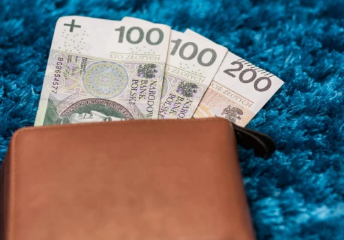 Nawet 400 zł więcej od ZUS. Renciści mają powody do zadowolenia, padła konkretna data