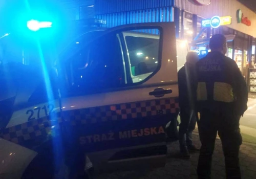 Podszedł i powiedział, że ktoś czyha na jego życie. Strażnicy udzielili pomocy mężczyźnie w kryzysie