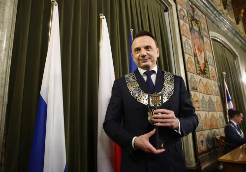 Gibała zaprzysiężony na prezydenta Krakowa. Na sali Miszalski i wyborcza rywalka [ZD…