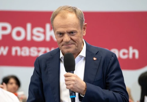 Donald Tusk ogłasza zmiany w 800 plus. Koniec z corocznym składaniem wniosków