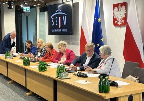 78 tys. zł miesięcznie dla lekarzy to za dużo. Posłowie stawiają warunki