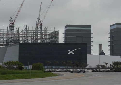 SpaceX zwiększa zyski i przychody. Elon Musk wraca do pomysłu fuzji z Teslą