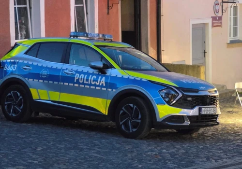 Wjechała Kią do rowu i pojechała dalej. Miała 1,6 promila alkoholu