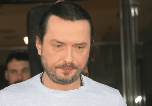 Syn Cugowskiego gorzko o relacjach z ojcem i bratem. Ujawnił, co dzieje się w rodzinie