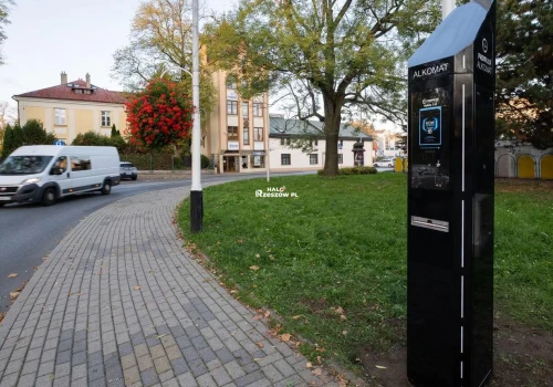 Dmuchnij i ocal życie swoje i innych. Przy ul. Moniuszki stanął miejski, darmowy alkomat