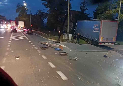 Ciężarówką skosił nowy fotoradar w Rumianku