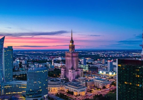 Warszawski rynek biurowy przyspiesza. Popyt wzrósł o 22%, a pustostanów ubywa
