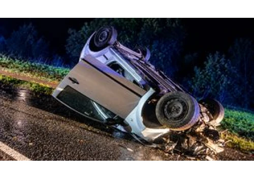 Pijany 16-latek za kierownicą! Auto dachowało
