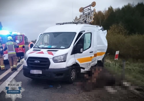 Zderzenie ciężarówki z pojazdem służby drogowej na DK50. Duże utrudnienia