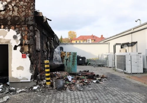 Podpalił Biedronkę pełną klientów. Był pijany i pod wpływem narkotyków