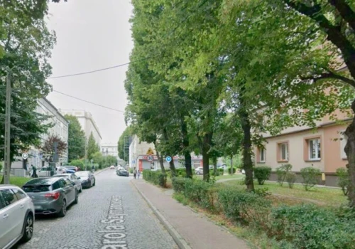 W masce karnawałowej napadł na sklep w Częstochowie i groził klientowi nożem. Zapadł wyrok