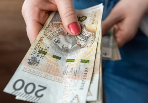 Emerytury przyjdą w dwóch przelewach. ZUS zdecydował o zmianie wypłat