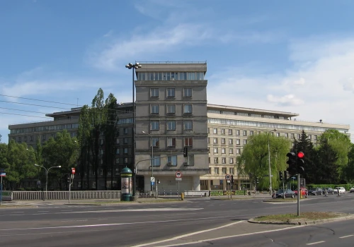 GUS: z AI korzystało 39,8 proc. Polaków w wieku 16-74 lata i 17,8 proc. firm