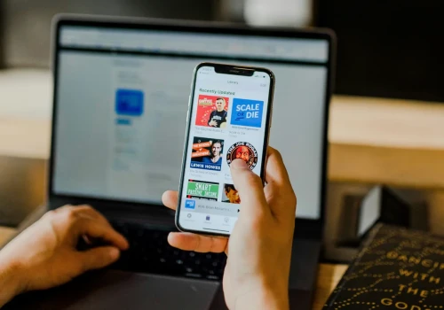 Fałszywe treści w social mediach. NASK pokazuje, jak naprawdę reagują platformy