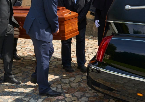 Ten napis nie trafi na tablice rejestracyjne. Mógłby obrazić uczucia religijne