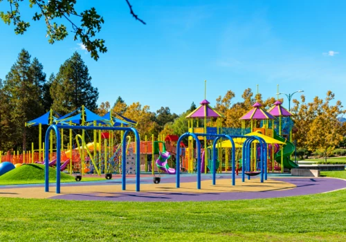 Amerykańskie place zabaw wcale nie są takie złe! Ten park w Kalifornii może zaskoczyć