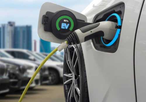 Przybywa aut elektrycznych i punktów ładowania w Polsce. Oto najnowsze dane