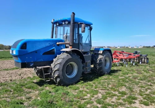 225 KM i silnik John Deere’a, ale to polski ciągnik. Powstał tylko jeden, szukał go latami