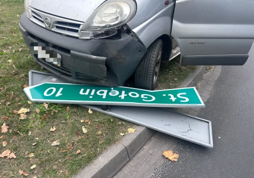 Blisko 3 promile alkoholu i uderzenie w znak drogowy