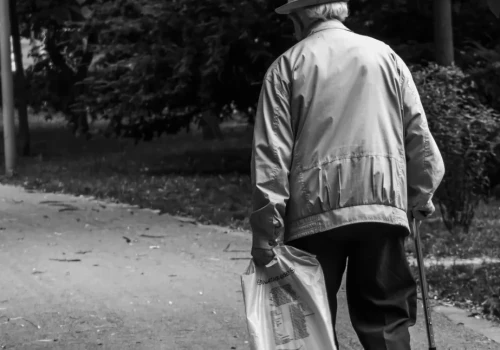 Dodatek pielęgnacyjny w 2027 roku. Tyle mogą otrzymać seniorzy po waloryzacji