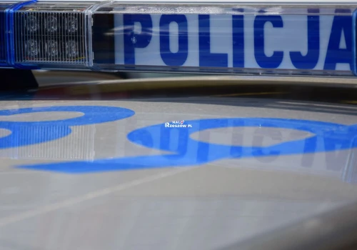 Wypadek na autostradzie A4 pod Rzeszowem. Zderzenie busa z osobowką, są ranni i zablokowane pasy