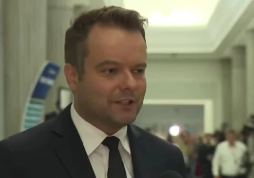 Pracownica TVP rzuciła się do obrony Tuska. Poseł zmiótł ją z planszy