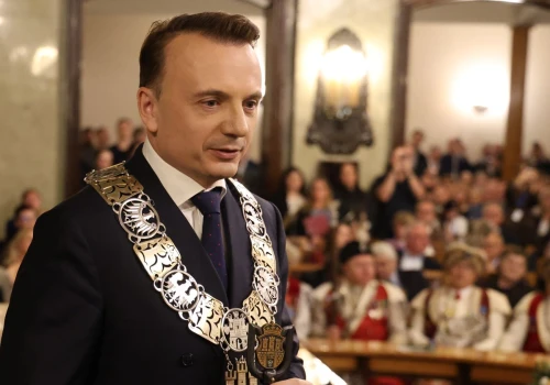 Decyzja Lwowa wywołała reakcję Krakowa. Łukasz Gibała zabrał głos